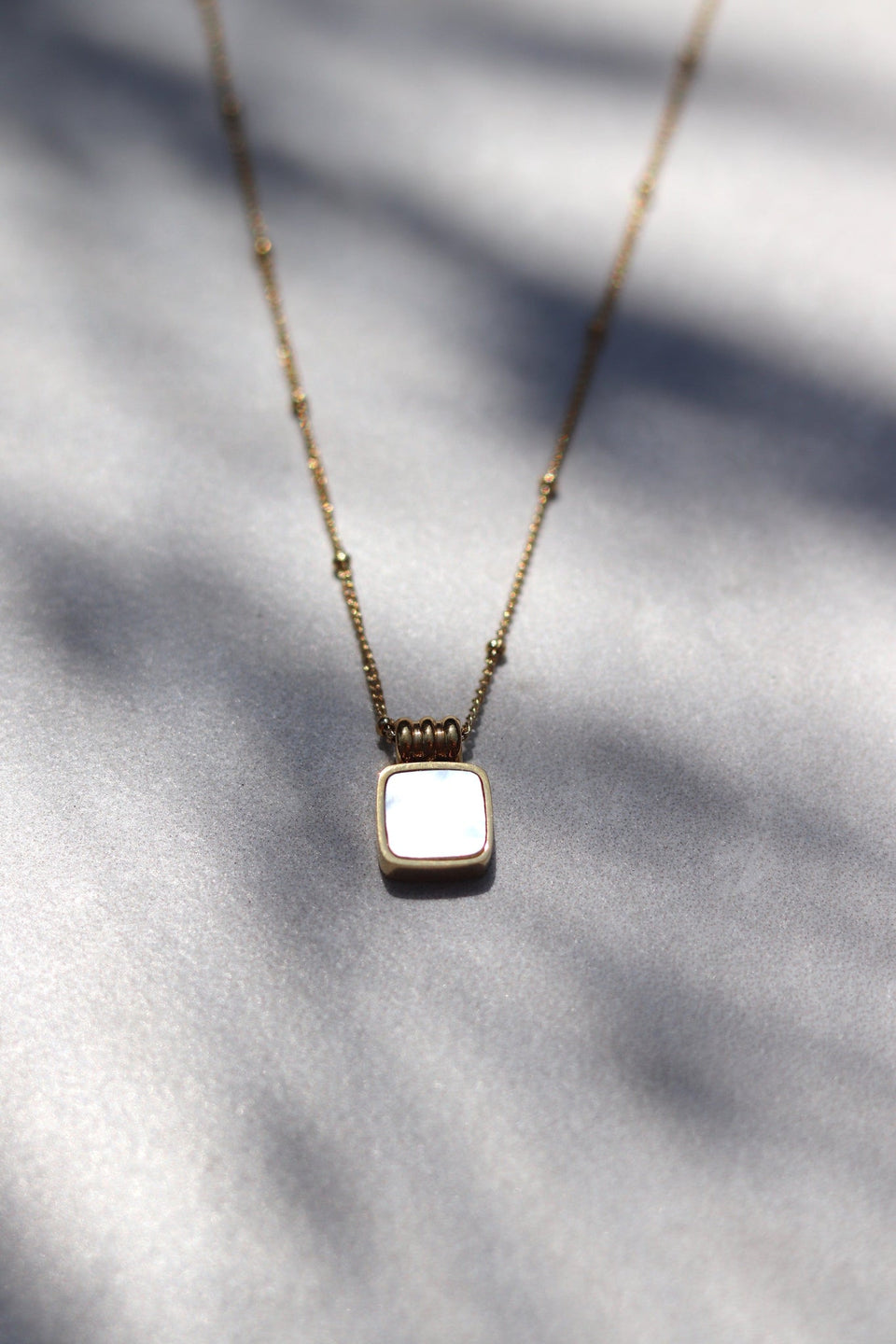 Dee Necklace - White | petite shops