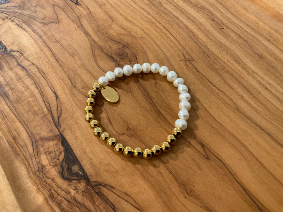 Pearl & Gold Bracelet